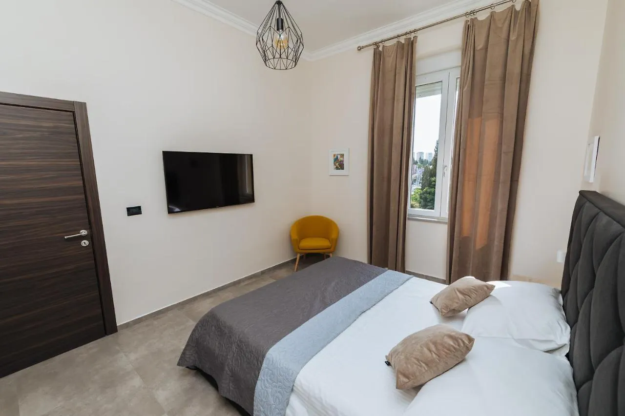 City Harbour Deluxe Suites Zadar Apartment