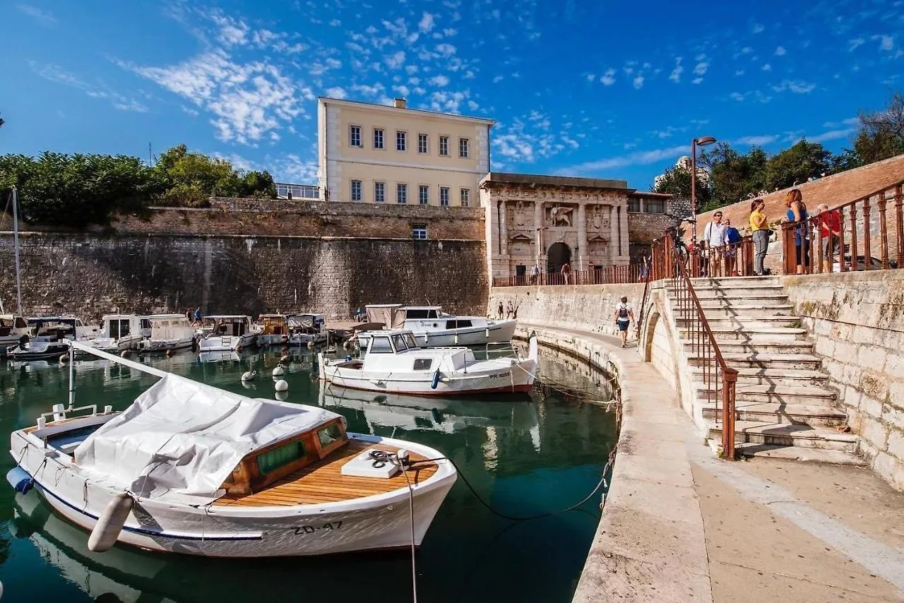 City Harbour Deluxe Suites Задар Апартаменты