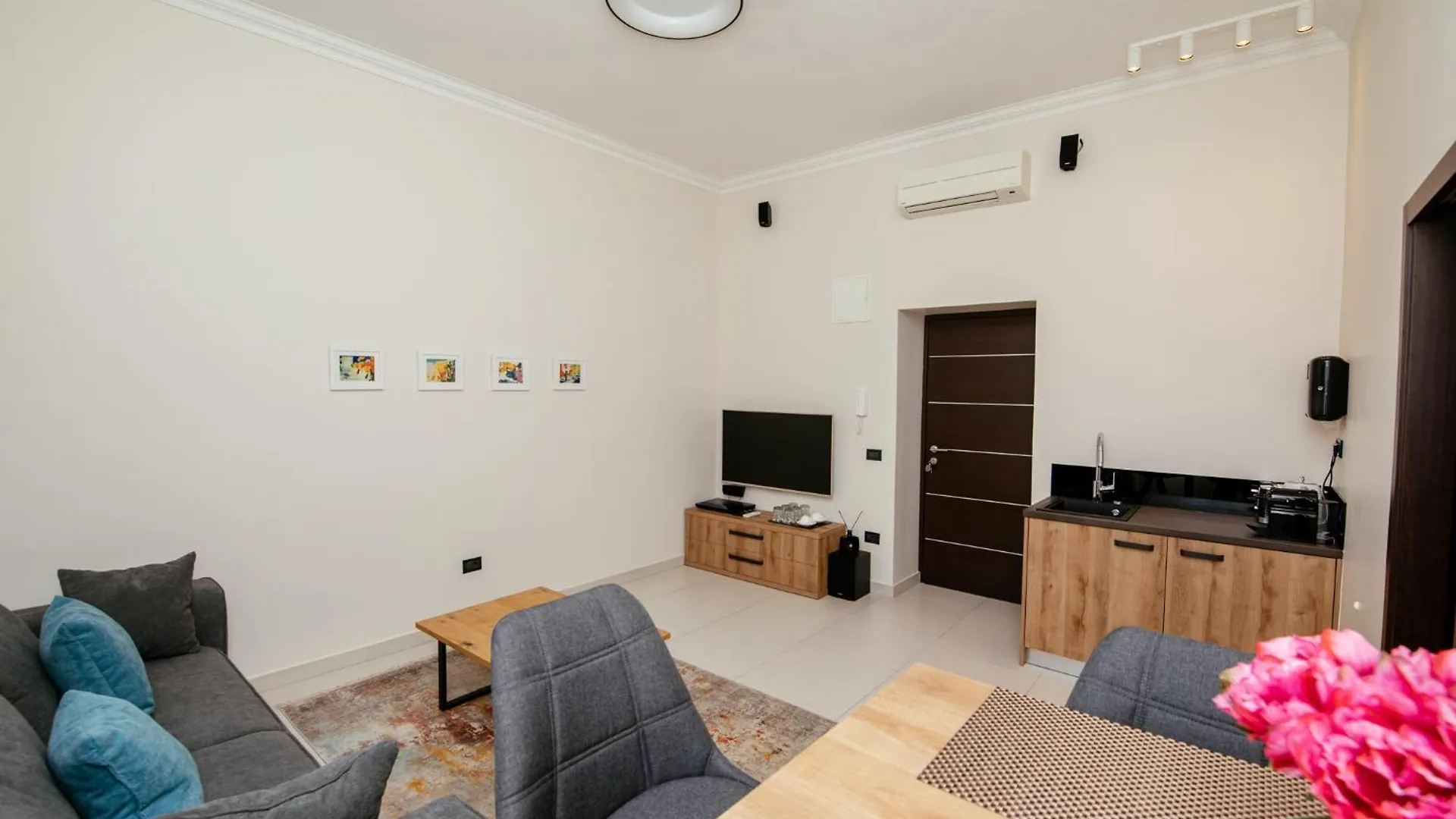 City Harbour Deluxe Suites Zadar 0*,